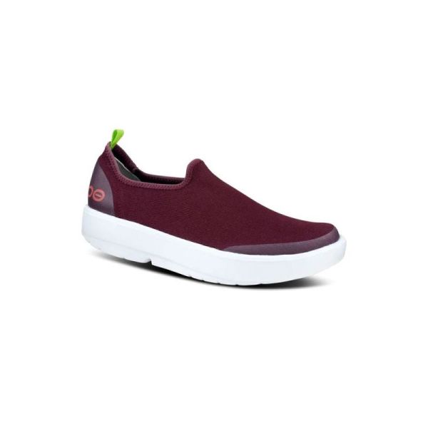 OOFOS SHOES WOMEN'S OOMG EEZEE LOW SHOE - CABERNET - Click Image to Close